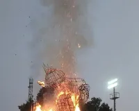 दुद्धी में 51 फीट के रावण का धू-धू कर दहन, जय श्रीराम के नारों से गूंजा मैदान