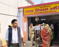 जिलाधिकारी एवं एसपी ने ओबरा व चोपन के मतदान केंद्रों का किया निरीक्षण