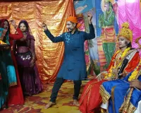 चार अखियां लड़ी की लड़ी रह गईं