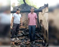 घर में आग लगने से गेहूं भूसा खाक, मवेशी झुलसे 