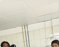 रेलवे ट्रैक के किनारे मिली आठ माह की बच्ची, इलाज के बाद माता-पिता को सौंपा गया
