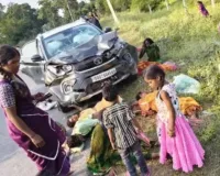 सोनभद्र में भीषण सड़क हादसा: कार-टेंपो की आमने-सामने टक्कर में दो की मौत, 12 घायल