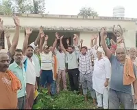 कुशीनगर : तीन साल से बंद पड़ा एएनएम सेंटर, ग्रामीणों ने किया प्रदर्श