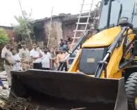 कुशीनगर : डीएम के आदेश पर अतिक्रमण पर चला बुलडोजर, ग्रामीणों ने ली राहत की सांस