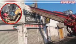 आगरा: मेट्रो निर्माण स्थल पर बड़ा हादसा , बियर शॉप पर गिरी क्रेन की शाफ्ट इलाके में मची अफरा-तफरी