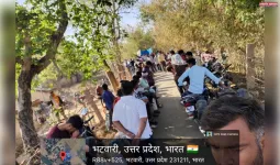 विंध्य भारत गैस एजेंसी पर सुबह छे: बजे से गैस सिलेंडर के लिए लोगों का लगा ताता