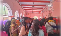 आस्था  लगाकर आते हैं दर्शनार्थ दुर्व्यवस्था के होते हैं शिकार सिर्फ होता है  दर्शनार्थियों का मंदिर परिसर में शोषण। 