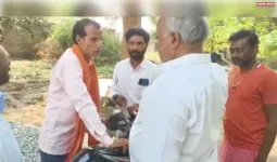 ग्राम पंचायत के नाली में कराया जा रहा है घटिया निर्माण 