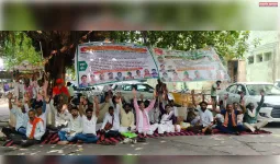 बांदा में चकबंदी प्रक्रिया के खिलाफ किसानों का उग्र आंदोलन