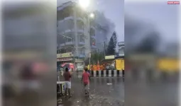 तारापीठ में होटल में भीषण आग, सात लोगों की मौत