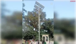स्मारक परिसर में लगी सोलर स्ट्रीट लाइट, प्रधान ने किया लोकार्पण