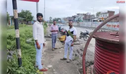 भारी बारिश के बीच बेलन बरौंधा पावरहाउस की बिजली व्यवस्था दुरुस्त करने में जुटे जेई और एसएसओ