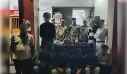 रेस्टोरेंट में चल रहे अवैध हुक्का बार पर पुलिस का छापा,दस हिरासत में
