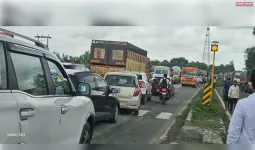 सड़क न बनने पर तो ग्रामीणों ने हाईवे पर लगाया जाम