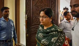 धोखाधड़ी मामले में पूजा कुमारी को सशर्त अग्रिम जमानत, बिना अनुमति देश छोड़ने पर रोक
