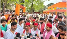 सड़क पर उतरे सपा कार्यकर्ता