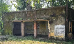 पुरानी आंगनबाड़ी को ध्वस्त कर उसी स्थान पर नए केंद्र के निर्माण की ग्रामीणों ने उठाई मांग