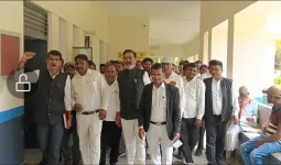 लालगंज तहसील में रिश्वतखोरी और भ्रष्टाचार के खिलाफ अधिवक्ताओं का चक्रव्यूह धरना प्रदर्शन