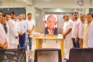 यदुवंशी कल्याण ट्रस्ट के पदाधिकारियों ने नेता जी को दिया श्रद्धांजलि  