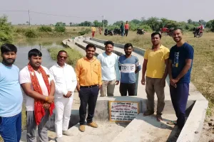 सिंघरावां में सांसद मद से दो लाख की लागत से छठ घाट पर सीढ़ी बनकर तैयार 