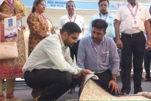 इंडिया कारपेट एक्सपो का जिलाधिकारी ने किया अवलोकन