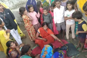 घर से कार बाहर निकालते ही मासूम बच्चे की कुचलने से मौत 