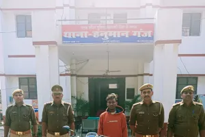 कुशीनगर : चोरी की मोटरसाइकिल के साथ बाइक लिफ्टर गिरफ्तार