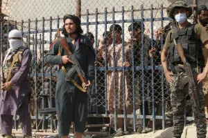 अपराधियों को शरेआम चौराहे पर पड़ेंगे कोड़े, चोरों के कटेंगे हाथ-पैर! तालिबान के अफगानिस्तान में फिर से शरिया कानून लागू