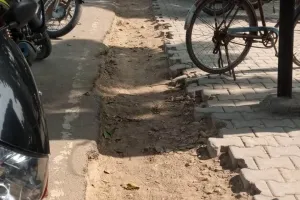 हर‌ घर नल योजना के अंतर्गत खोदे गए गढ्ढे को बिना पाटे छोड़ भागे ठीकेदारी