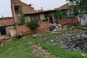 गंदगी और मच्छरों से परेशान है ग्रामीण