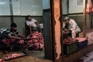 खूलेआम बीफ मांस की अवैध दूकान की गंदगी से क्षेत्रवासियों का जीना दुश्वार