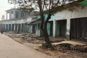 पुरनपुर सेल टैक्स की छापेमारी की दहशत से दुकानें बंद