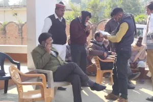 जमीन जोतने के विवाद में दो पक्षों के बीच चली लाठियां