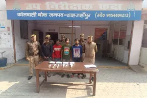 4 अभियुक्त गिरफ्तार, अवैध असलहा सहित मोटरसाइकिल एवं मोबाइल बरामद