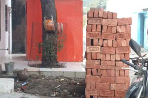 प्रशासन मंदिर और हवन कुंड के अस्तित्व को बचाने में बैकफुट पर 