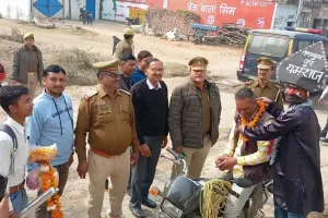 खरेला पुलिस ने सड़क सुरक्षा नियमों के प्रति लोगों को किया जागरूक