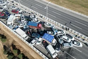 चीन में बड़ा सड़क हादसा, 17 की मौत 22  घायल