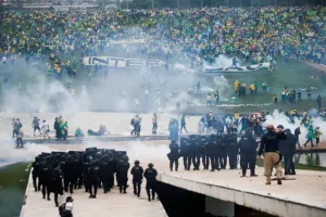 ब्राजील के पूर्व राष्ट्रपति बोलसोनारो के समर्थकों ने मचाया उत्पात
