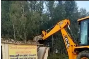 पीलीभीत अमरिया अवैध अतिक्रमण पर चला बुलडोजर