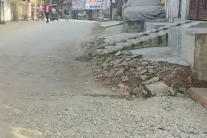 पीलीभीत अतिक्रमण के सामने नगरपालिका ने  घुटने,टेके सड़क निर्माण भी बंद