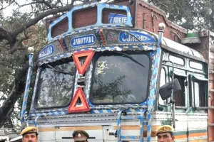 चोरी के ट्रक सहित शातिर चोर गिरफ्तार