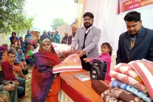 एसडीएम की मौजूदगी स्वयंसेवी  संस्थान ने बांटा  कंबल