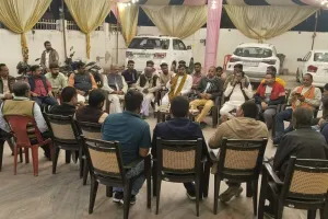 कबरई में कार्यकर्ताओं से मिले सांसद-एमएलसी व जिला पंचायत अध्यक्ष