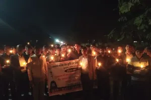 शहीद जवानों की याद में कृषि विश्वविद्यालय में कैंडल मार्च