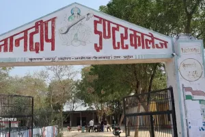 हाई स्कूल की परीक्षा दे रहे मुन्ना भाई को सचल दल ने पकड़ा, चल रही कार्यवाही