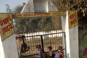 अनपढ़ महिला का हस्ताक्षर बनाकर खाता संचालित करने का मामला गरमाया,मिल्कीपुर शिक्षा क्षेत्र के प्राथमिक विद्यालय बसापुर का मामल