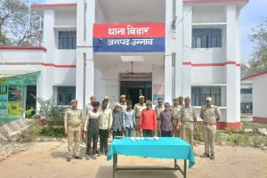 हत्या एवं हत्या के प्रयास की घटनाओं में शामिल 6 अभियुक्तों को 4 अवैध तमंचे और कारतूस के साथ किया गया गिरफ्तार