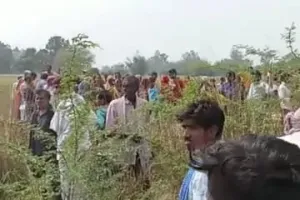 युवती की धारदार हथियार से हत्या, झाड़ियों में मिला खून से लथपथ शव