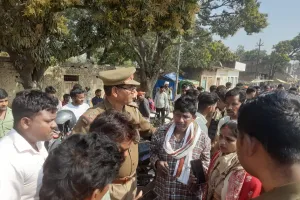 बरीक्षा में शामिल होने नाती के साथ जा रहे सड़क दुर्घटना में नाना की मौत, नानी और नाती गंभीर