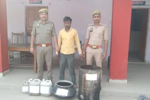 अपमिश्रित अवैध शराब के साथ एक आरोपी गिरफ्तार शराब बनाने का उपकरण और यूरिया खाद बरामद